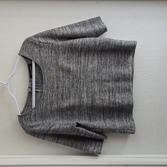 Ivanka Trump | Stylish Heathered Grey Crop Top - Picture 9 of 9